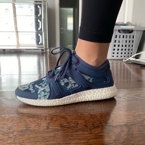 brand new adidas gym shoes